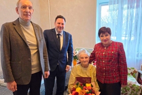 Председатель Заксобрания Владимирской области Ольга Хохлова поздравила защитницу «Дороги жизни» Ефросинью Владимировну Сумник со 103-летием