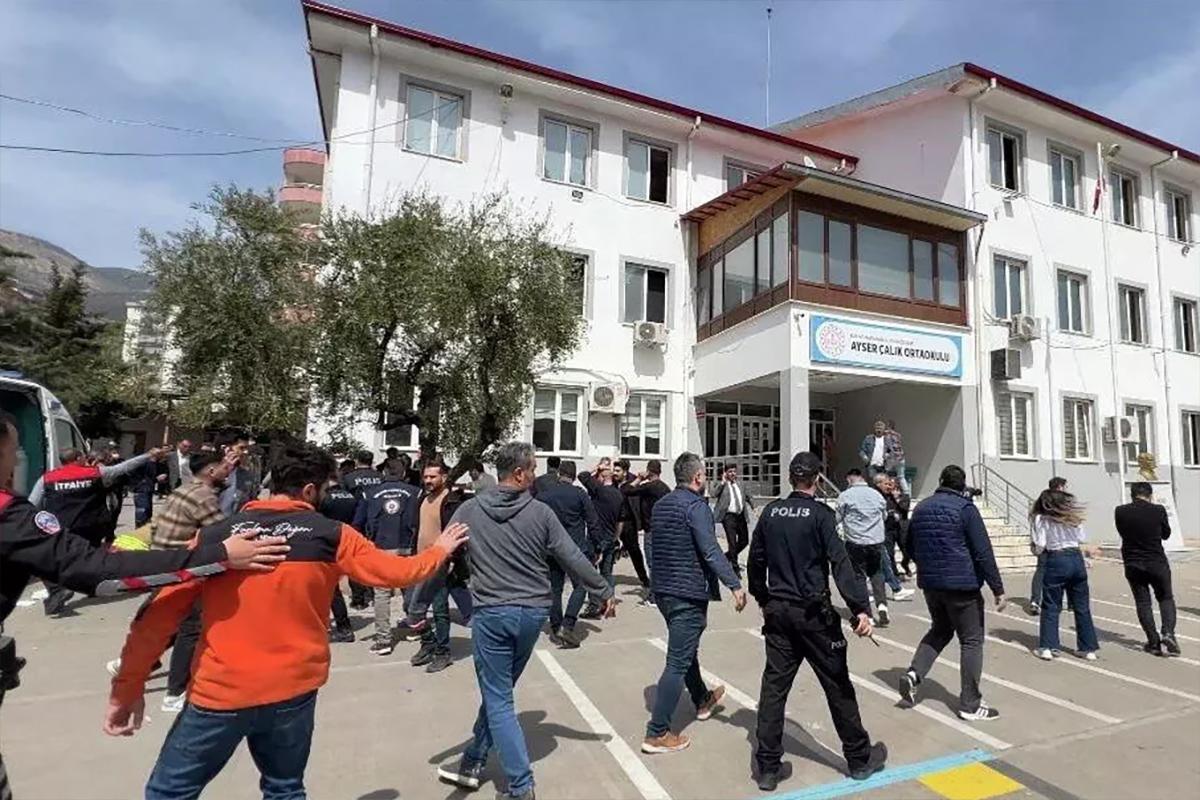 Закрыла собой: в Турции учительница ценой жизни спасла учеников во время стрельбы