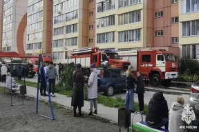 30 спасателей и 10 машин: как в Новосибирске эвакуировали 15 человек из горящей десятиэтажки