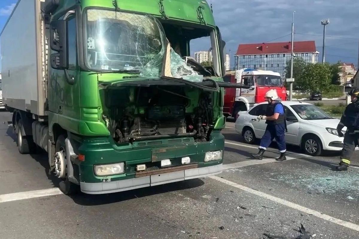 «Грузовик под ударом»: в Белгороде дрон ВСУ убил водителя, ещё шесть человек ранены за сутки