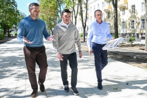 Губернатор Андрей Воробьев проверил ход благоустройства пешеходной зоны в Дубне