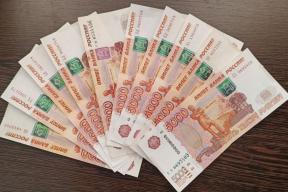 «Под матрасом» надежнее? Рост популярности наличных в России