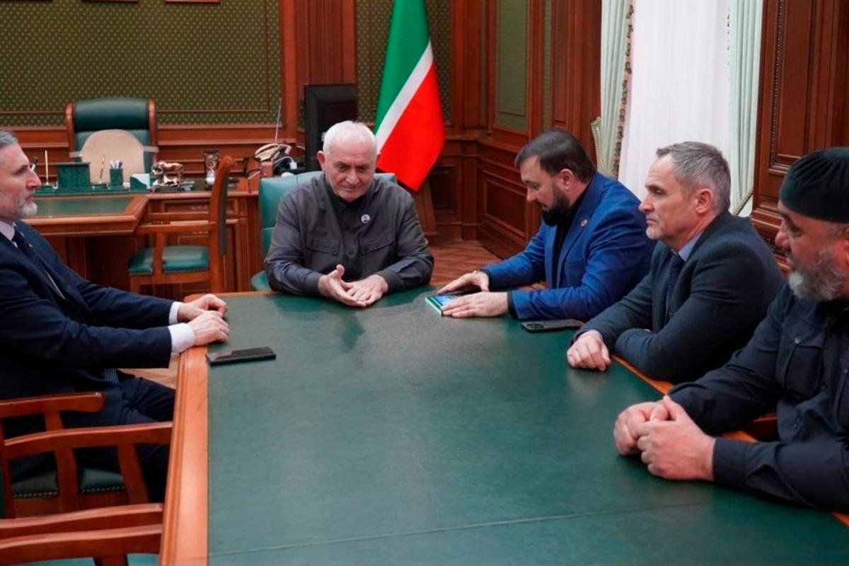 Спикер Парламента ЧР Шаид Жамалдаев заслушал доклад омбудсмена Мансура Солтаева о правах человека в регионе за 2025 год