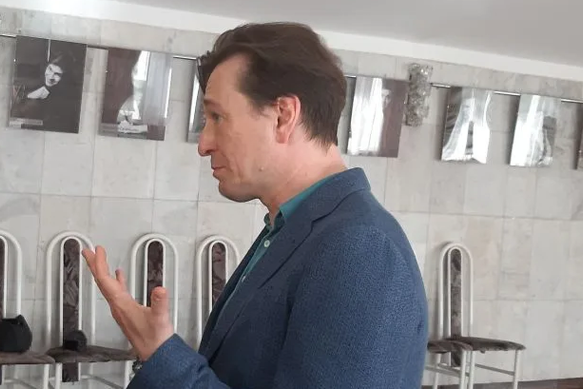 От «Хулигана» до «Трудно быть богом»: что Безруков рассказал о новых ролях, сказках и первой комедии за много лет?