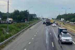 «Машины собрались в гармошку»: массовое ДТП с пятью авто парализовало трассу «Урал» в Подмосковье