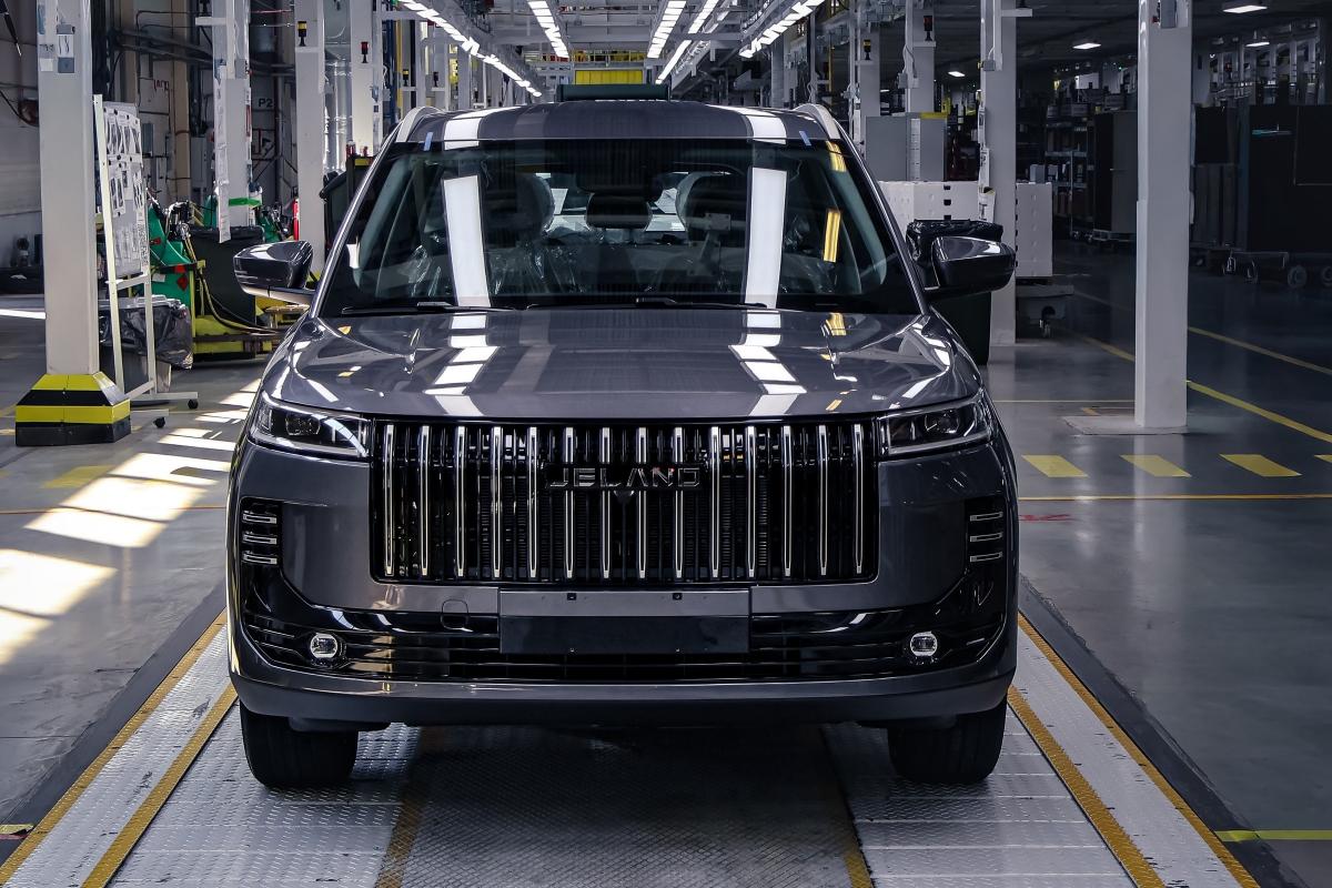 Простаивал 11 лет, возродился за 37 миллиардов: в Шушарах собрали первый тестовый кроссовер Jeland J6