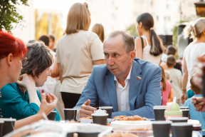 Спикер Гордумы Игорь Седов обсудил с жителями Астрахани благоустройство микрорайонов на фестивале «Летняя перезагрузка»