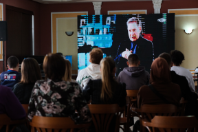 По поручению председателя Думы Астраханской области Игоря Мартынова Молодежный парламент провел заседание с участием подростков, оказавшихся в непростой жизненной ситуации