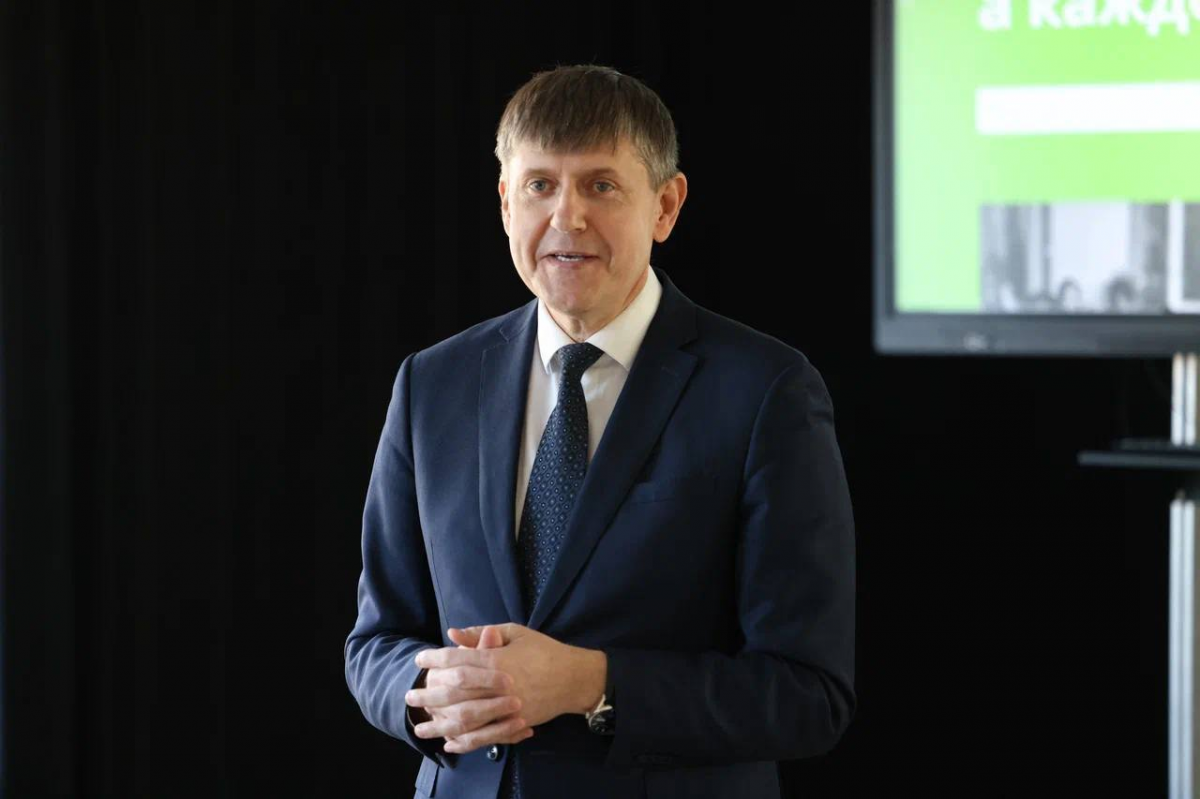 Спикер Заксобрания Андрей Кропоткин поблагодарил педагогов школы №28 Калининграда за профессионализм и преданность делу