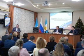 Обустройство контейнерных площадок, новые дорожные знаки и ход отопительного сезона: Мэр Ульяновска Александр Болдакин провел еженедельный штаб по развитию областного центра