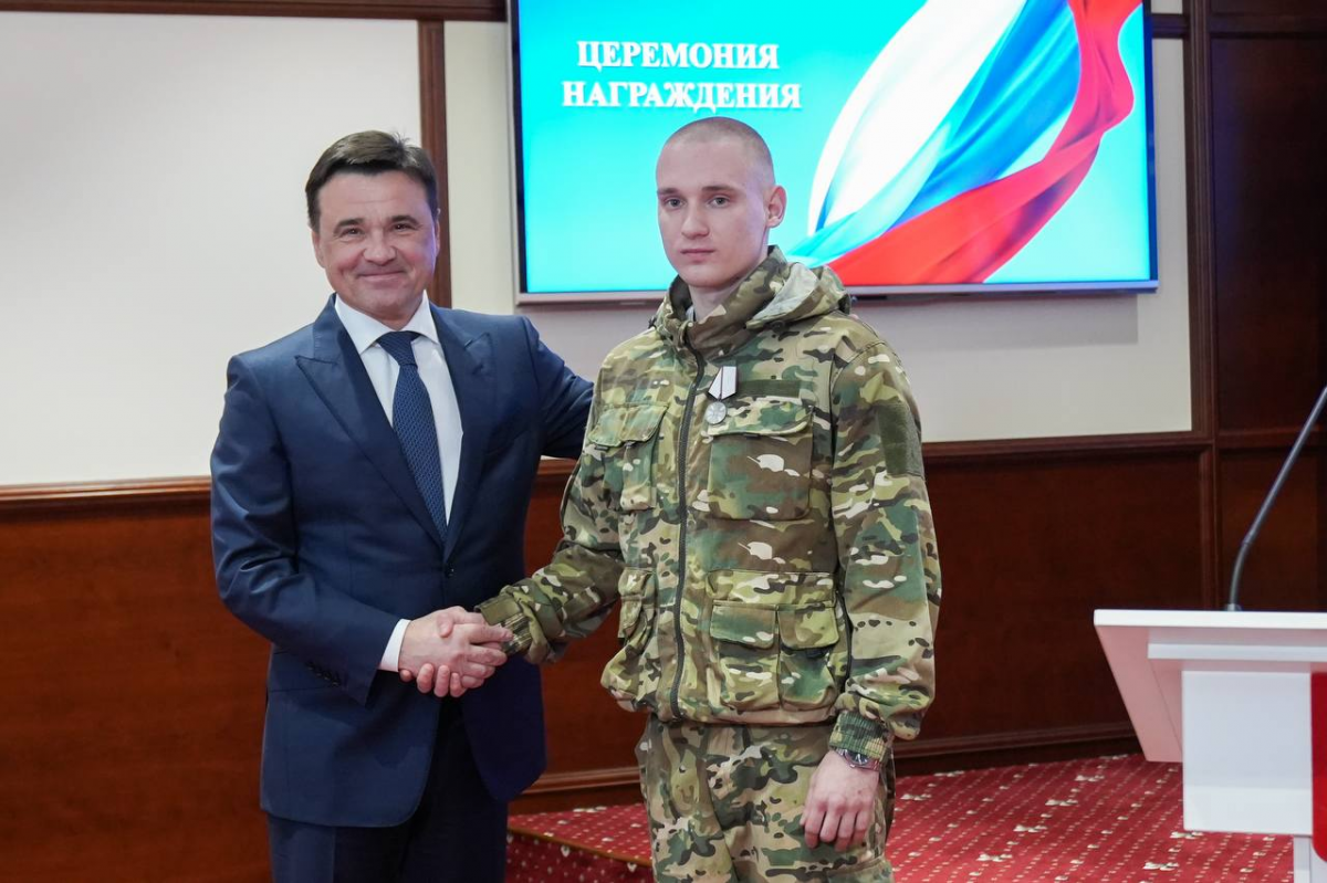 «Мы рядом и всегда готовы помочь!»: Губернатор Андрей Воробьев вручил государственные награды 18 бойцам подразделения БАРС Московской области