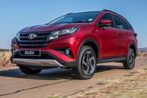 «Японец» из ОАЭ: семиместный кроссовер Toyota Rush появился в России по цене от 2,6 млн рублей