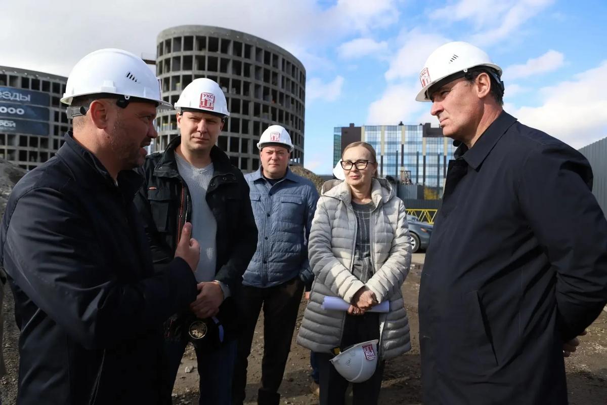Мэр Руслан Болотов: Первый арендный дом в Иркутске на улице Верхней Набережной планируют сдать в третьем квартале 2028 года