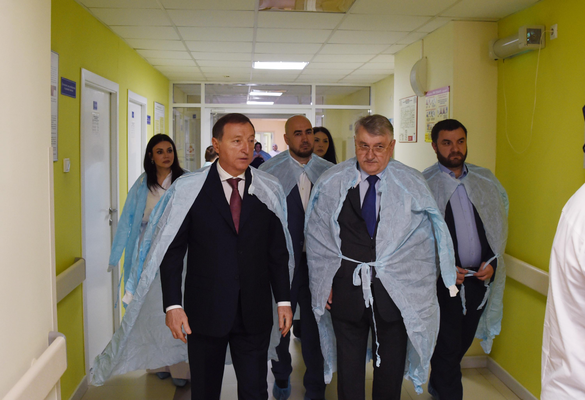 Спикер Народного Собрания Дагестана Заур Аскендеров посетил отделение реанимации новорожденных Республиканского перинатального центра