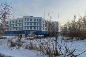 95% к концу года: депутат Сергей Трубников оценил готовность строящейся поликлиники в Кировском районе