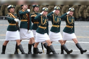 Турецкого журналиста впечатлили женщины-военнослужащие на параде Победы