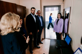 Михаил Собакин проверил, как проходит запись детей в школы в Чехове