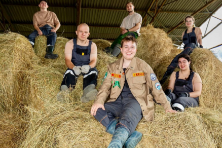 Студенты из Подмосковья проходят практику на ферме и делятся своими впечатлениями онлайн