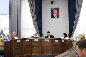 Мэр Руслан Болотов: Депутаты Думы Иркутска утвердили для детей участников СВО право на льготный проезд в муниципальном транспорте