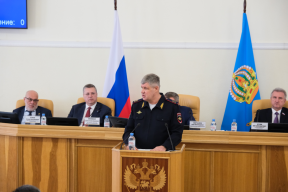 Дума Астраханской области на заседании под председательством Игоря Мартынова заслушала отчет о деятельности полиции за 2025 год