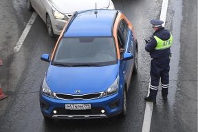A girl was arrested in St. Petersburg for drug trafficking, who was delivering marijuana in a car-sharing vehicle