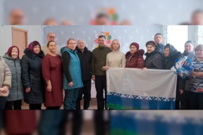 Губернатор Ирина Гехт посетила населенные пункты западной части НАО и обсудила поддержку семей участников СВО с местными жителями