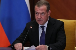 «Скорбим вместе»: Медведев произнес речь на прощании с Хаменеи и обвинил США в давлении на Иран