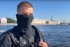 Rosgardet found a working mobile at the bottom of the winter trench and returned to the owner