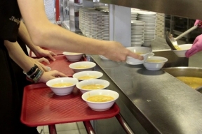 Russia will increase funding for free school meals in 2026.