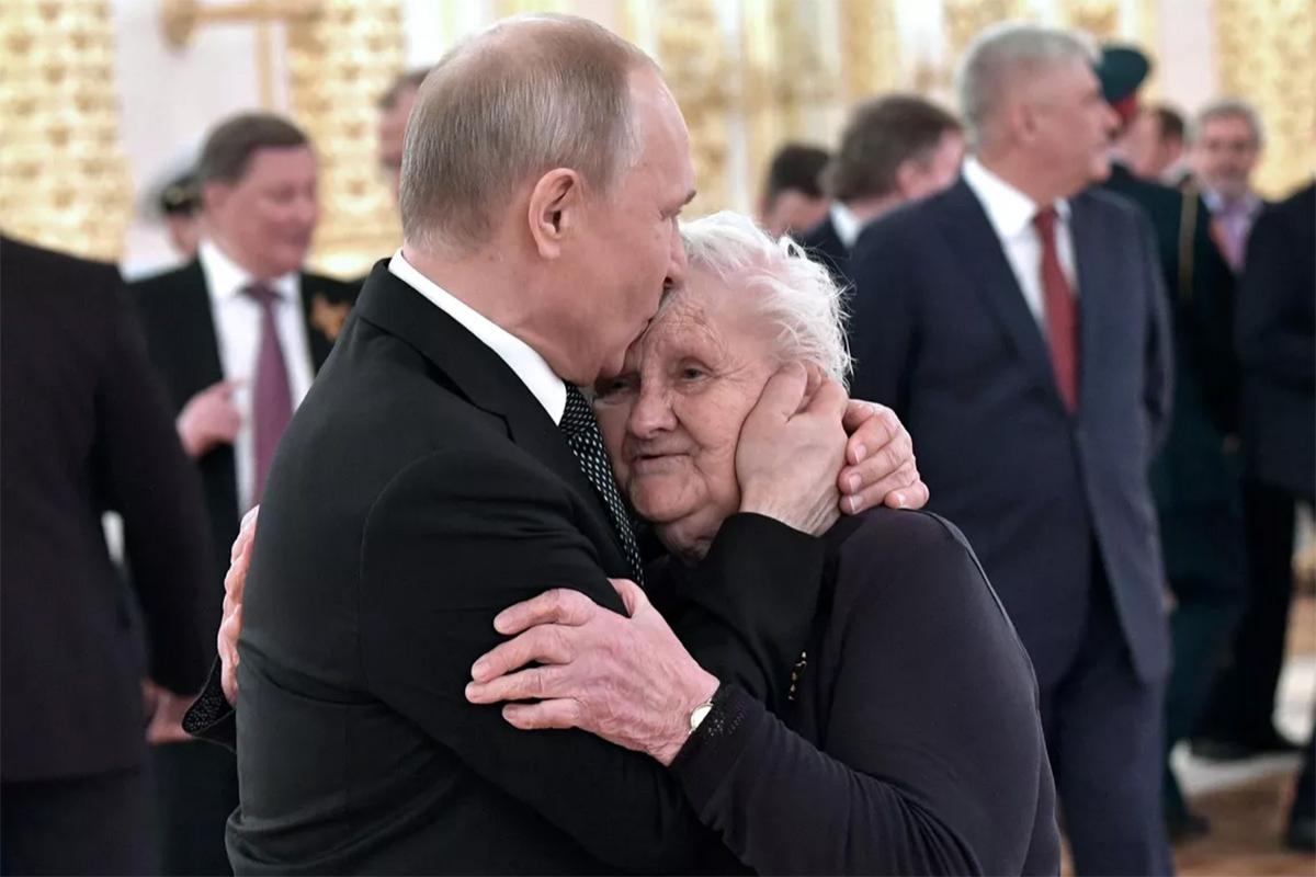 Сила и сдержанность: первая учительница Владимира Путина рассказала о его школьных годах