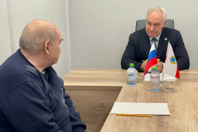 Спикер Саратовской областной Думы Алексей Антонов в ходе личного приема поддержал инициативу шахматного турнира к 65-летию полета Юрия Гагарина в космос