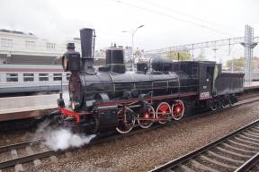 На Финляндском вокзале прошел парад ретро-паровозов, заставших Великую Отечественную войну