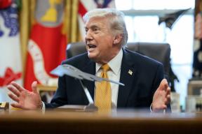 Трамп объявил врагами всех, кто говорит «искусственный интеллект» вместо «сверхинтеллекта»
