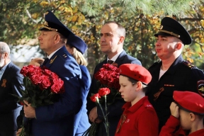 В Геленджике торжественно открыли мемориальную доску ветерану ВОВ Петру Салову