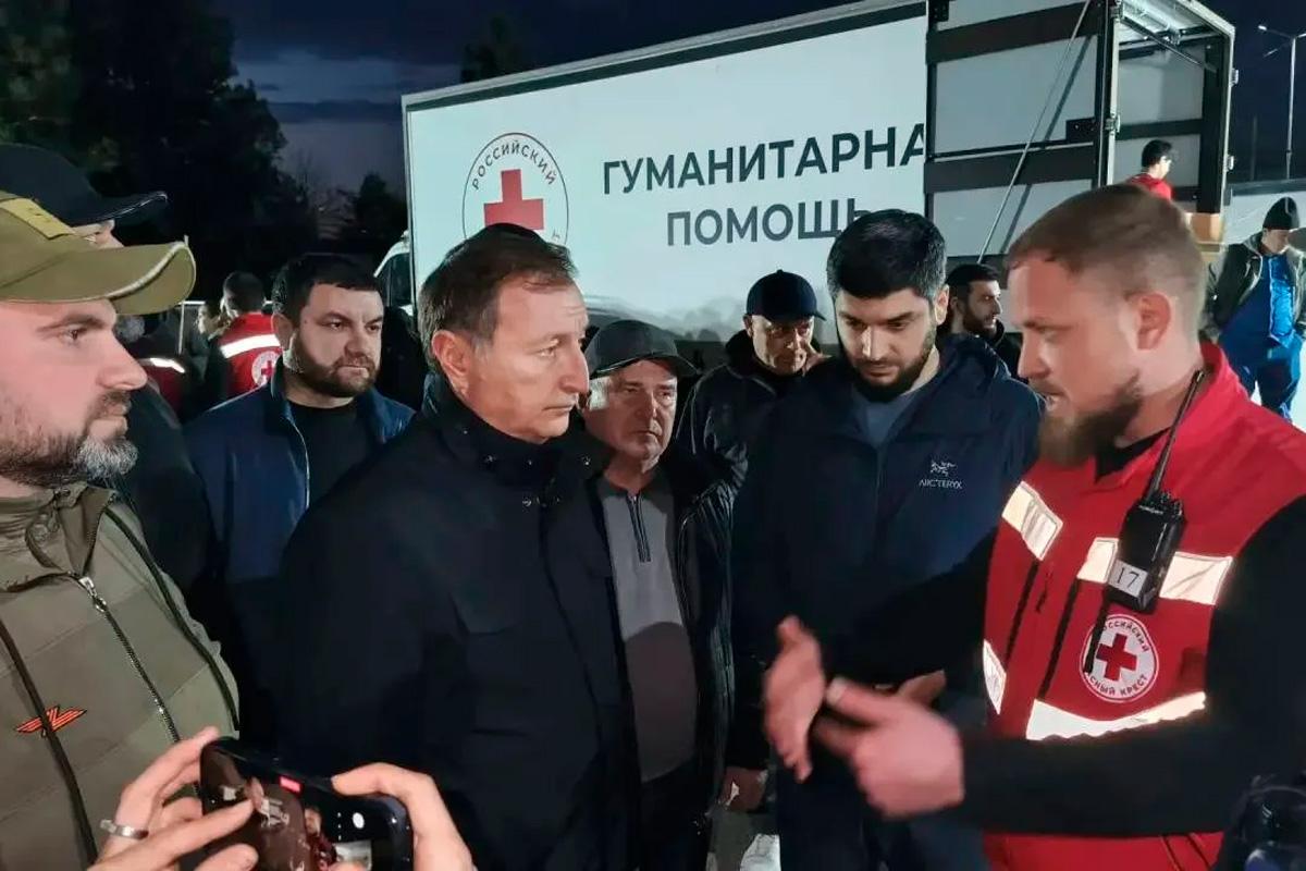 Спикер Народного Собрания Дагестана Заур Аскендеров посетил поселок Мамедкала, где от стихии пострадало порядка 700 домов