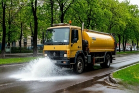 За сутки с улиц Новосибирска вывезли почти 500 тонн смета и грязи