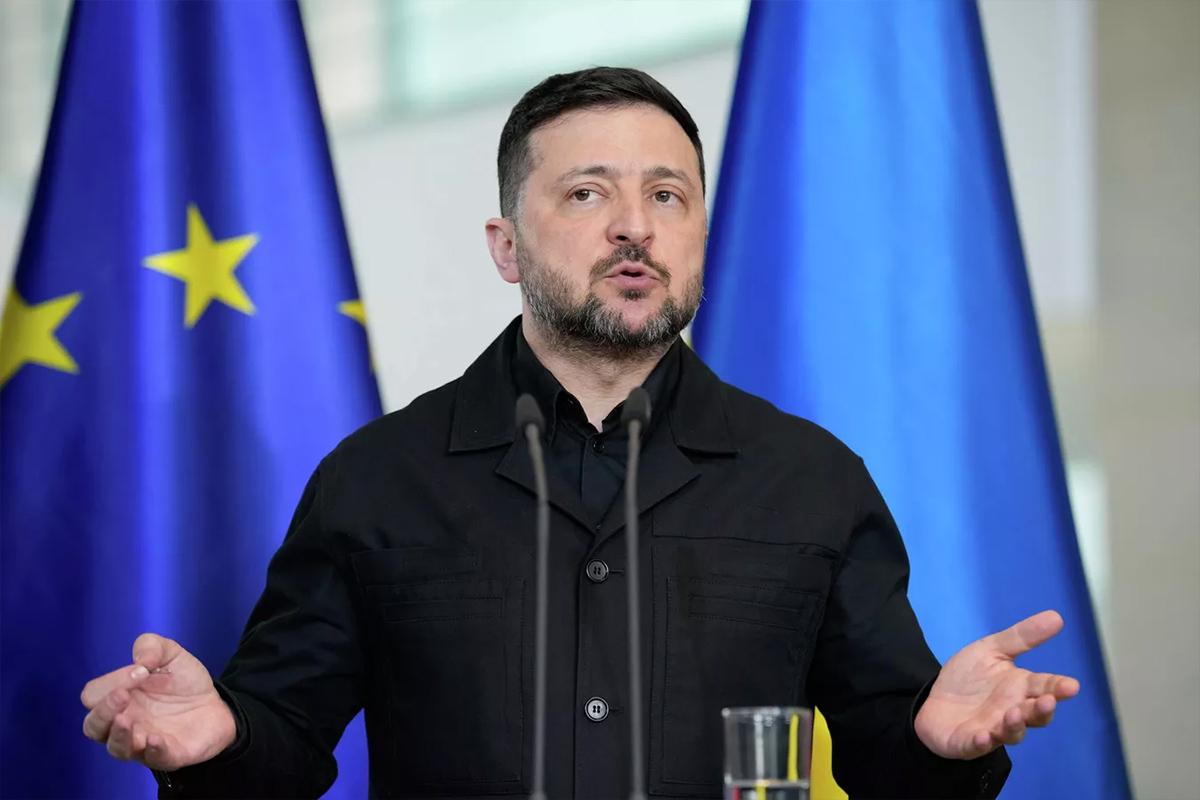 Киев просит не бросать: Зеленский вступился за американское оружие после жесткого заявления Вэнса